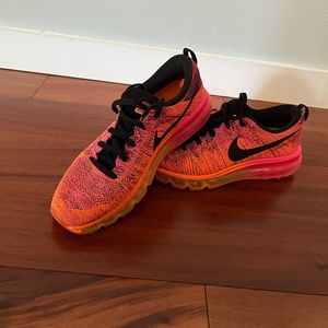 Nike Flyknit Max